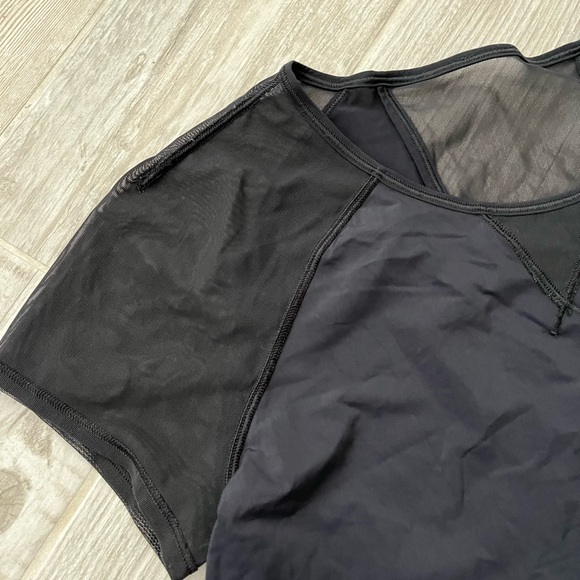 Lululemon T-shirt - Picture 2 of 4